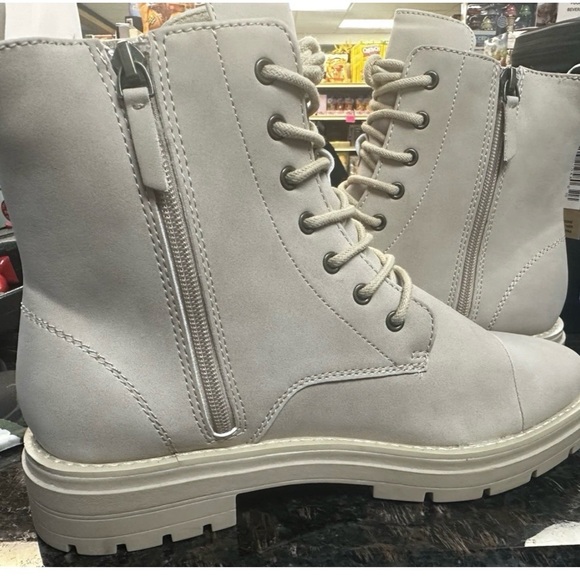 TOMS Women’s size 9.5 Alaya Round Toe Lace up boots with zipper side - Picture 8 of 11